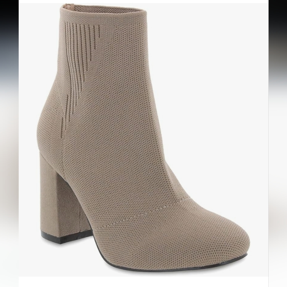 New w/o Box MIA Braxton Fly Knit Pull-On Sueded Block Heeled Ankle Booties 8.5